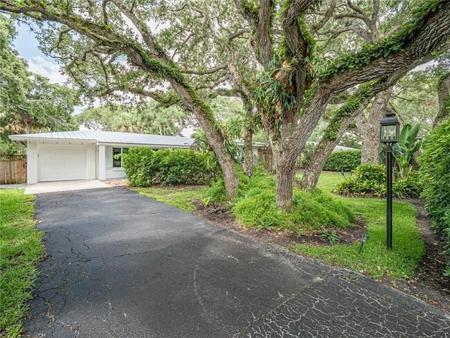 912 Jasmine Ln in Vero Beach, FL - Building Photo - Building Photo