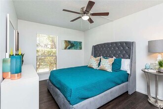 2170 Thousand Oaks Dr, Unit 1218Q in San Antonio, TX - Building Photo - Building Photo