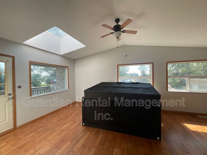 1227 Regina Ave in Thunder Bay, ON - Building Photo