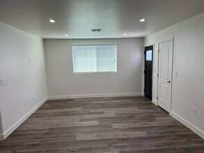 5872 Towne Ave, Unit 5872 in Los Angeles, CA - Building Photo - Building Photo