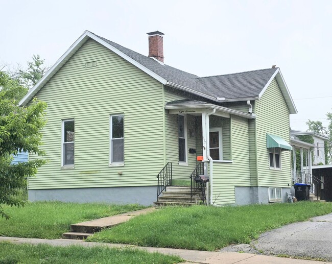 property at 817 E Monroe St