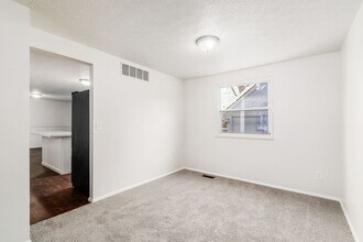 6775 Centennial Dr in Reynoldsburg, OH - Building Photo - Building Photo