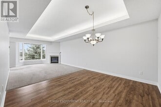 990 Golf Links Rd in Hamilton, ON - Building Photo - Building Photo