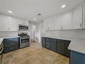 4234 T C Jester Blvd in Houston, TX - Building Photo - Building Photo