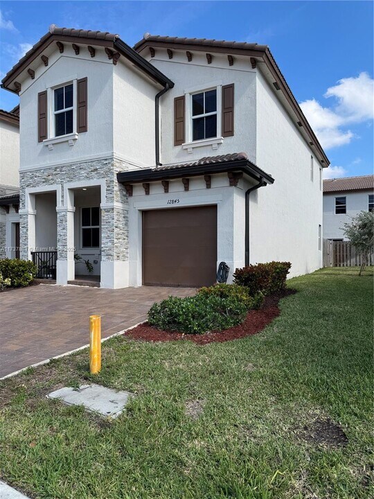 12845 NW 24th Ave in Miami, FL - Building Photo