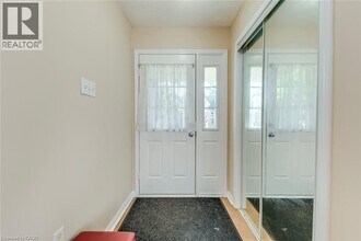 2218 Shadetree Ave in Burlington, ON - Building Photo - Building Photo