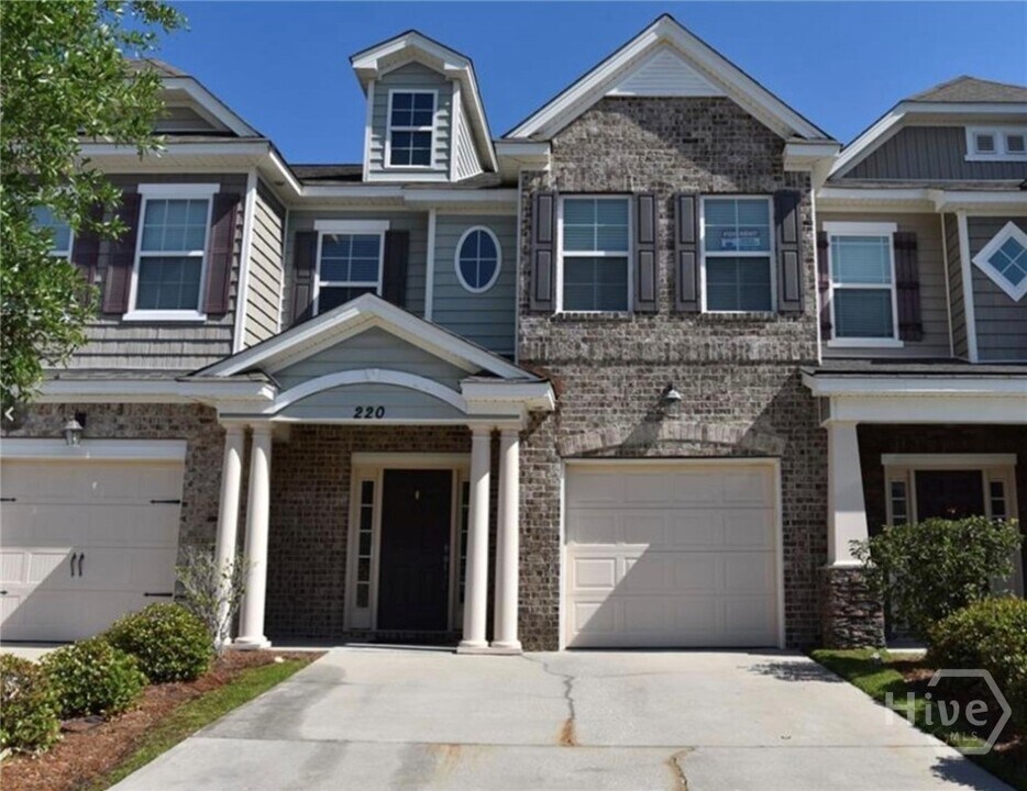 220 Durham Park Way in Pooler, GA - Building Photo