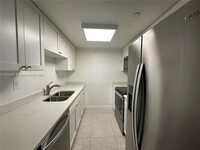 2560 Tigertail Ave in Miami, FL - Building Photo - Building Photo