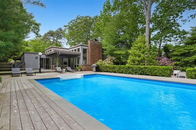 1A Beatrice Dr in Hampton Bays, NY - Building Photo - Building Photo