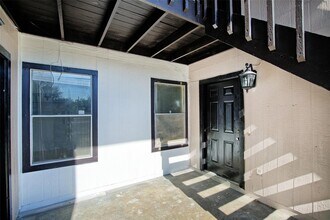 6106 Wheless Cove in Austin, TX - Foto de edificio - Building Photo