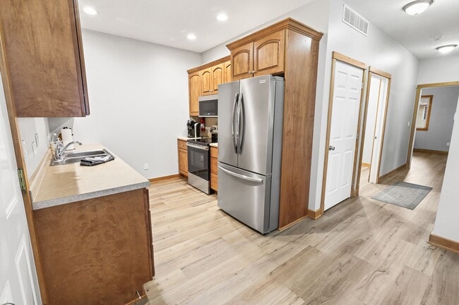 property at 1001 W 4th St