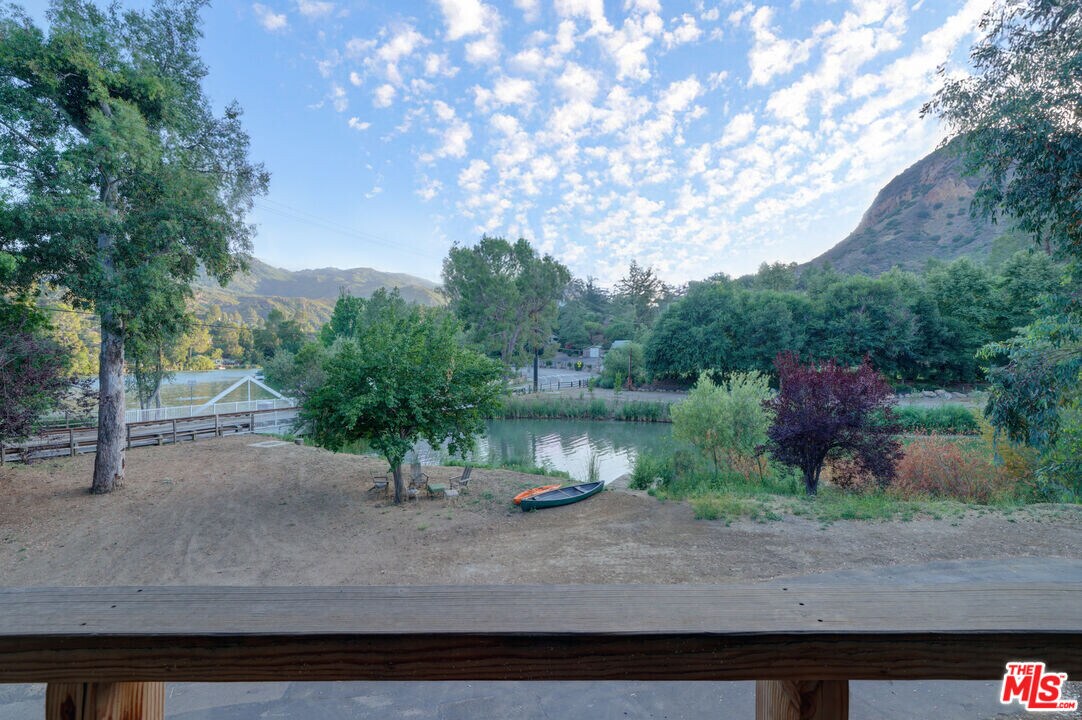 2310 Laguna Cir Dr in Agoura Hills, CA - Foto de edificio