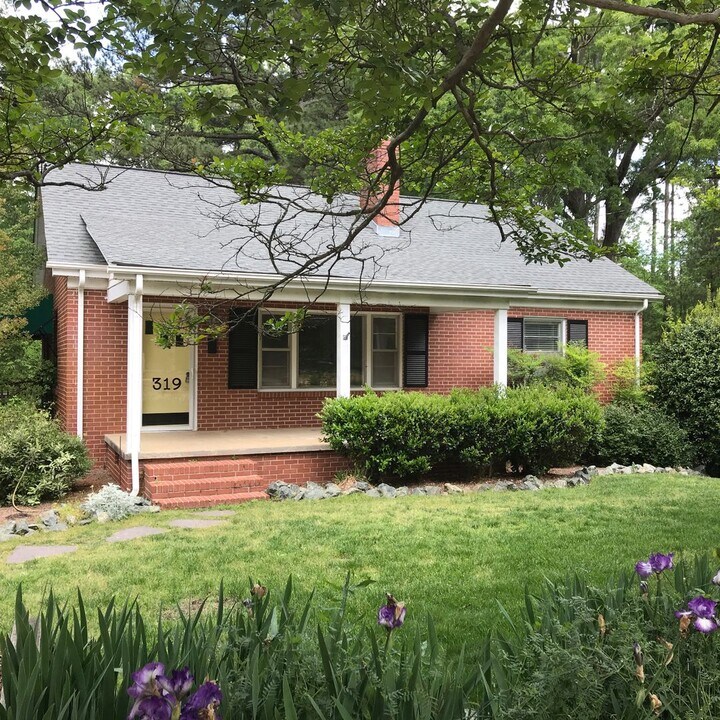 319 E Chatham St in Cary, NC - Building Photo