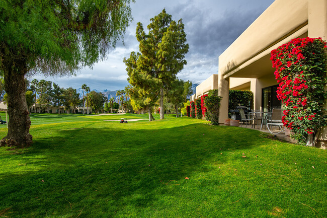 67399 Toltec Ct in Cathedral City, CA - Foto de edificio - Building Photo