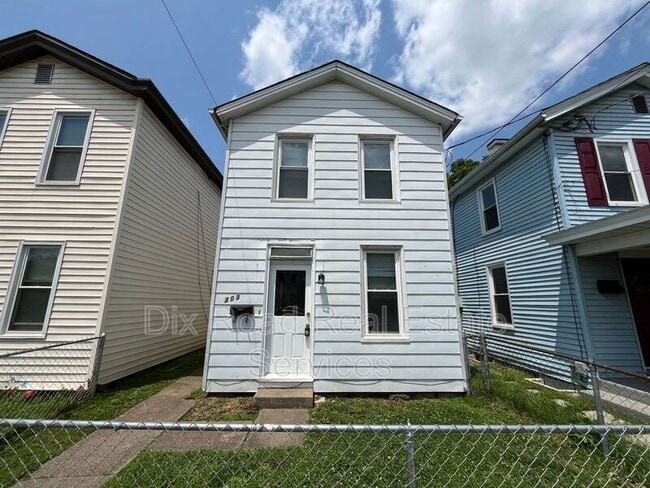 property at 303 N 8th St