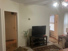21 Betts Pl in Norwalk, CT - Building Photo - Building Photo