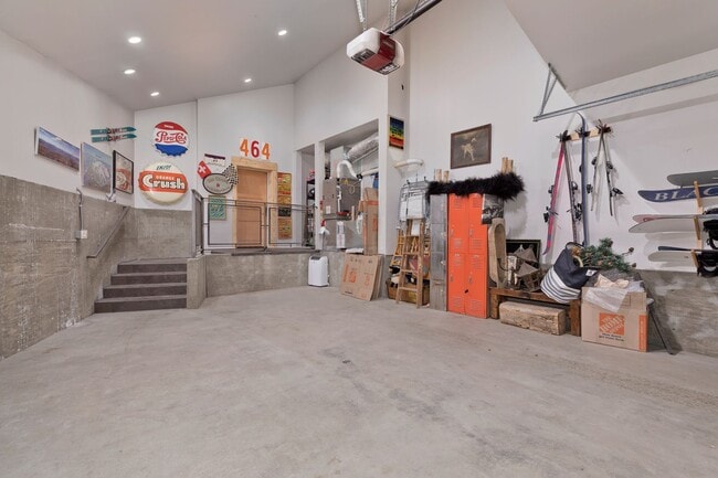 464 Canyon Blvd in Mammoth Lakes, CA - Building Photo - Building Photo