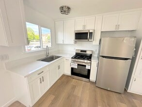 14410 Magnolia Blvd in Los Angeles, CA - Building Photo - Building Photo