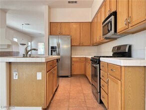 10137 Crest Brook Pl in Las Vegas, NV - Building Photo - Building Photo