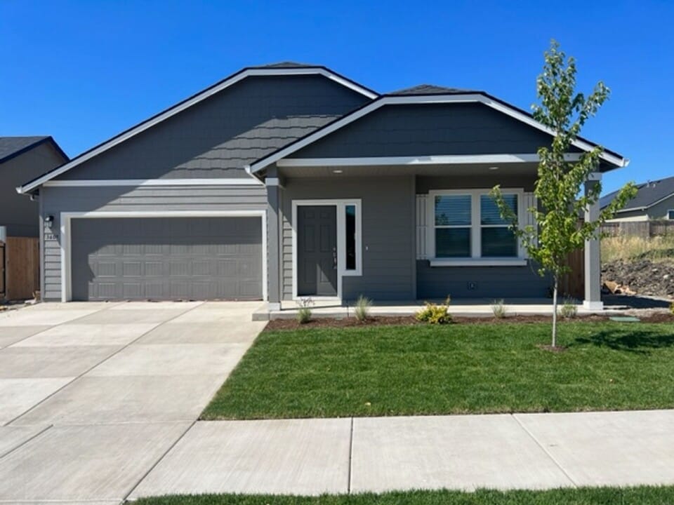 3609 Carlin Dr in Medford, OR - Building Photo