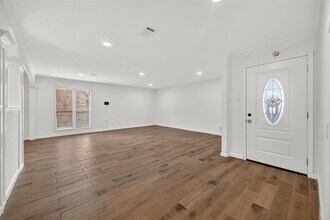 5039 Shadowridge Dr in Houston, TX - Foto de edificio - Building Photo