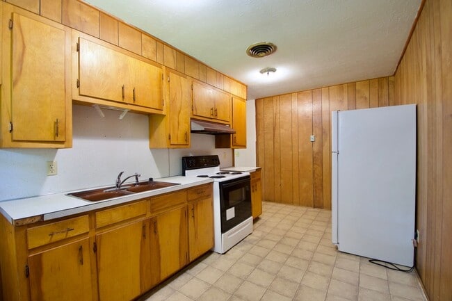 211 Wittel Ave in Opelika, AL - Building Photo - Building Photo