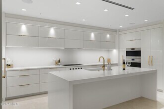 6587 N Palmeraie Blvd in Paradise Valley, AZ - Building Photo - Building Photo