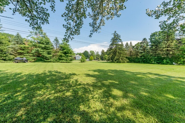 18485 Ridge Rd in Northville, MI - Building Photo - Building Photo