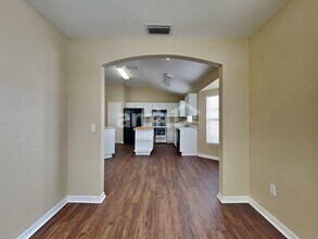 1309 Lake Shore Ranch Dr in Seffner, FL - Foto de edificio - Building Photo