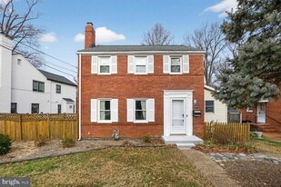 6031 9th St N in Arlington, VA - Building Photo