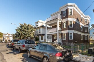15 Clementine Park, Unit 2 in Boston, MA - Foto de edificio - Building Photo