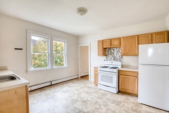 429 New Britain Ave in Hartford, CT - Building Photo - Building Photo