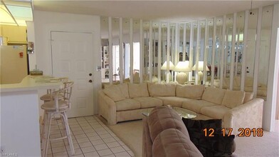 14840 Summerlin Woods Dr-Unit -1 in Ft. Myers, FL - Foto de edificio - Building Photo