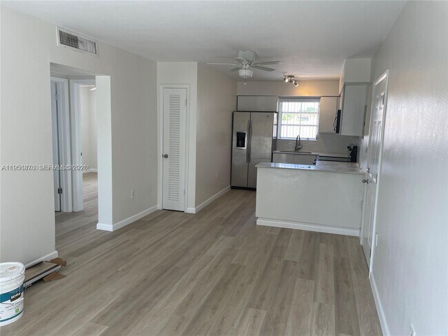 1057 SW 7th St in Miami, FL - Building Photo - Building Photo