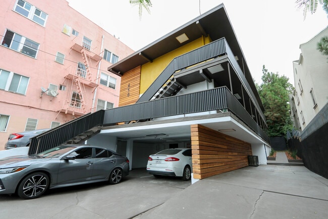 410 Lucas Ave. in Los Angeles, CA - Foto de edificio - Building Photo