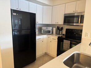 5809 Nicholson Ln, Unit Wisconsin Building #214 in Rockville, MD - Foto de edificio - Building Photo