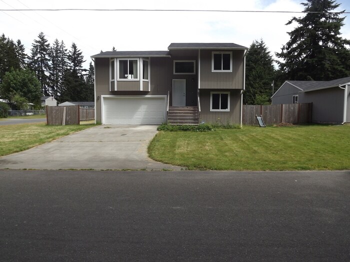 25503 30th Ave E in Spanaway, WA - Building Photo