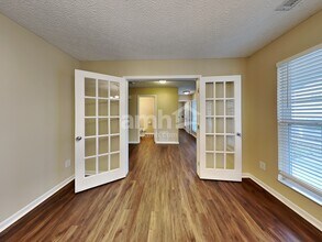 2490 Delowe St in Grove City, OH - Foto de edificio - Building Photo