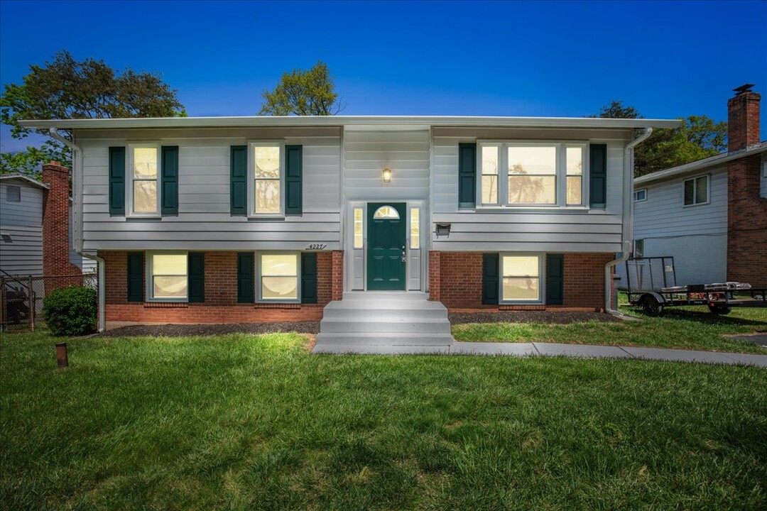 4227 Kinmount Rd in Lanham, MD - Building Photo