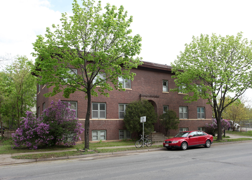 801 8th St SE in Minneapolis, MN - Foto de edificio