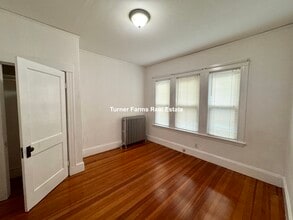 65 Bristol Rd, Unit 1 in Medford, MA - Building Photo - Building Photo