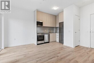 7437 Kingston Rd in Toronto, ON - Building Photo - Building Photo