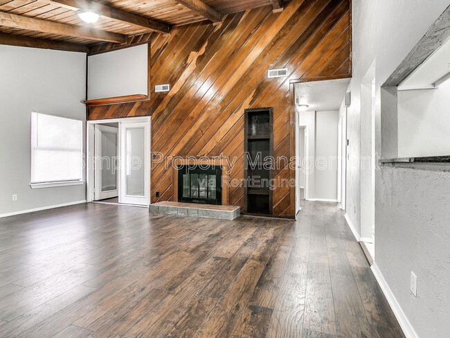 property at 706 W 1st St