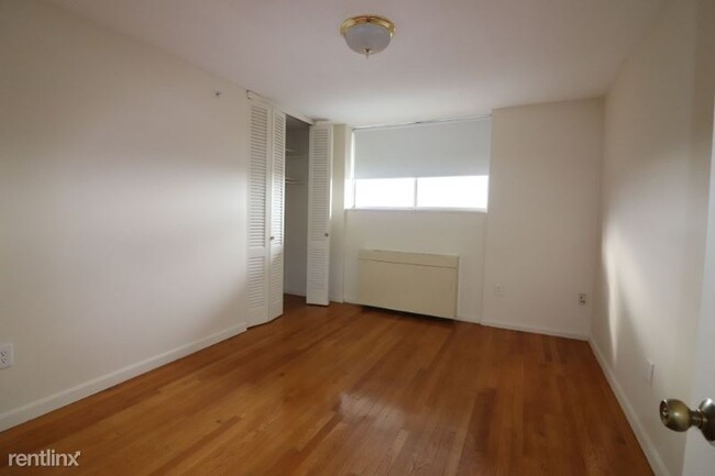 103 Monmouth St in Brookline, MA - Building Photo - Building Photo