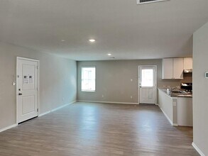 10622 Varmus Dr in Converse, TX - Foto de edificio - Building Photo