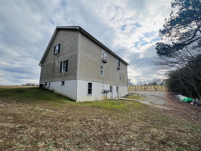 16043 Richmond rd in Callao, VA - Building Photo - Building Photo