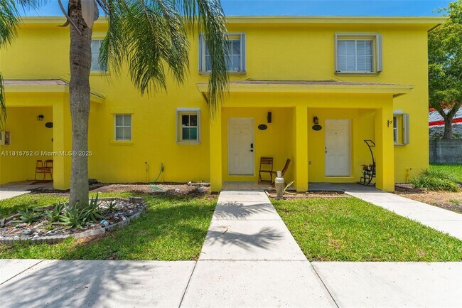 19524 SW 103rd Ct in Cutler Bay, FL - Foto de edificio - Building Photo