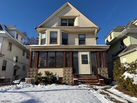 4 Claremont Pl in Montclair, NJ - Building Photo