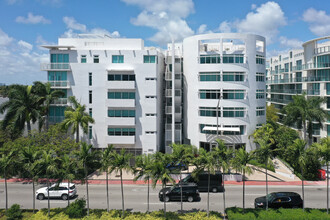 Regatta in Miami Beach, FL - Foto de edificio - Building Photo