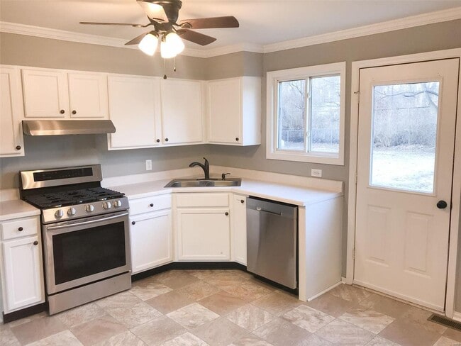 property at 231 Hillsdale Dr